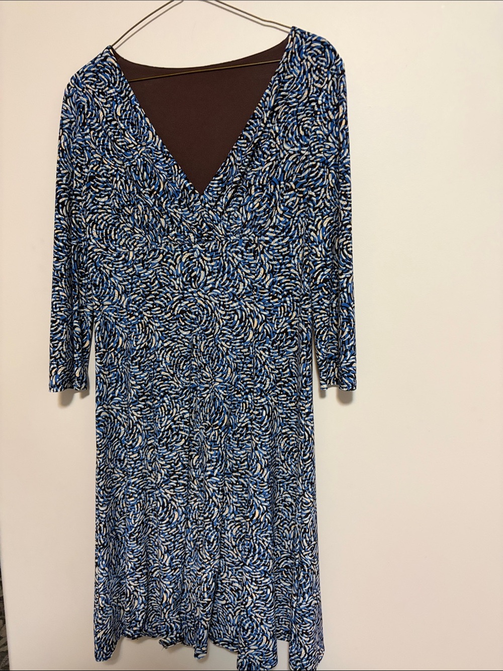 Blue Swirl Print V‑Neck Midi Dress